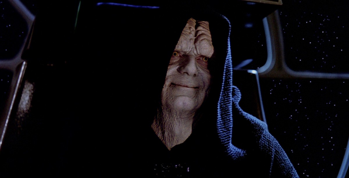 Emperor lied dengan jubahnya